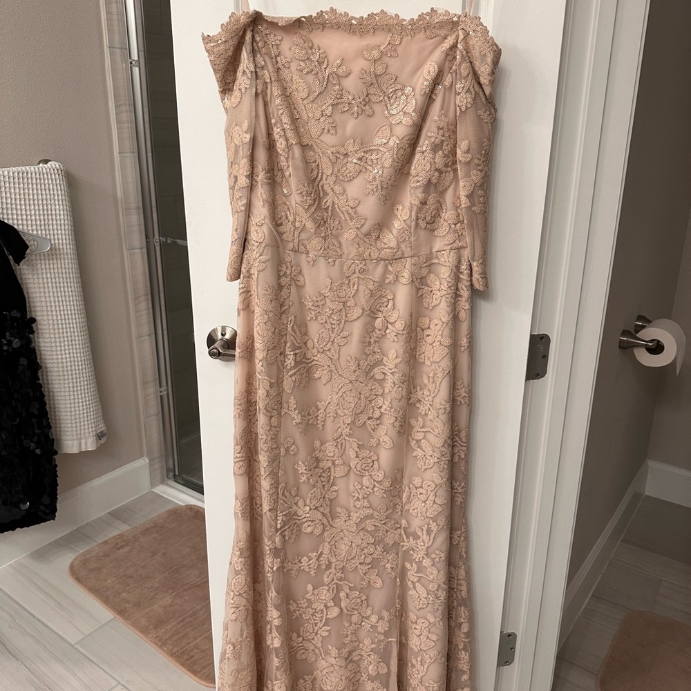 Ralph Lauren Strapless Off Shoulder Floral /Sequin Lace Dress in Cream size 10